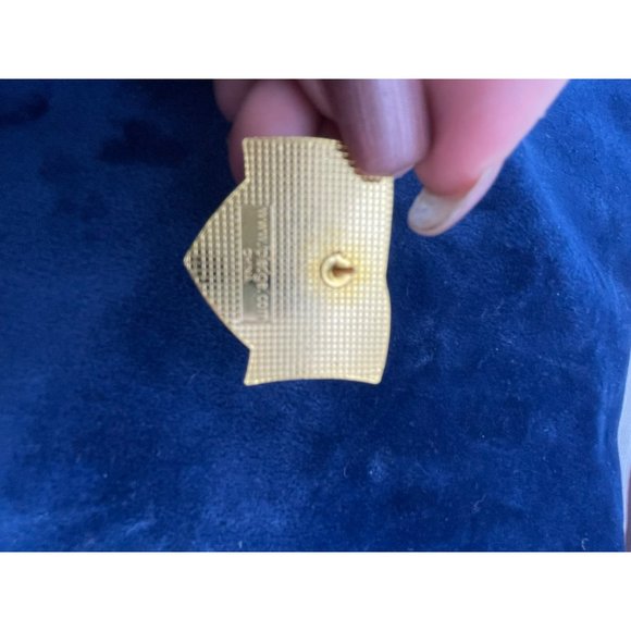 "OPERATION IRAQI FREEDOM MOM" Flag Hat / Lapel Pin US ARMY (1-1/16" metal Pin)‎ - Picture 3 of 3